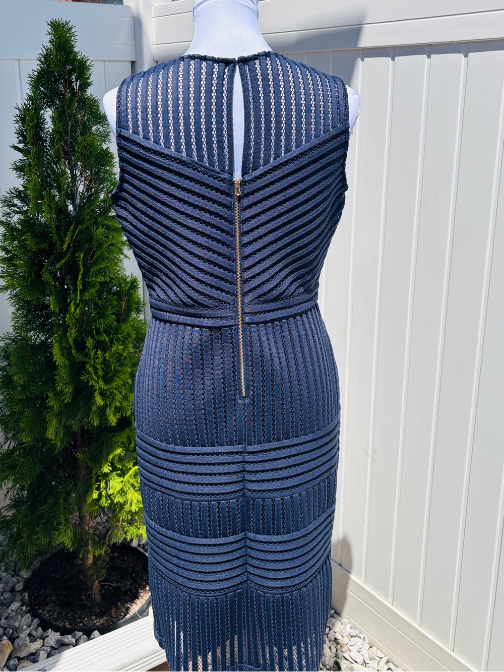 J Taylor Navy Lace Sheath Dress Illusion Neck Gold Zip Size 10 - Picture 4 of 8